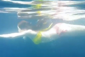 민아, S라인 비키니 자태 공개 ‘인어공주인 듯’