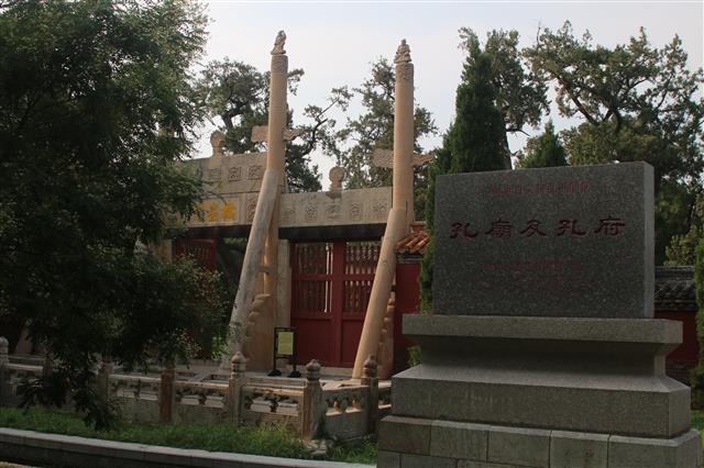 산동성 곡부의 공자 사당. 동이족 출신 공자가 만든 춘추필법이 중화사관의 뿌리가 된 것은 역사의 아이러니다.