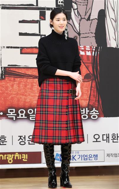 배우 정은채가 15일 오후 서울 목동SBS에서 열린 SBS 드라마 ‘리턴’ 제작발표회에 참석해 포즈를 취하고 있다. <br>뉴스1