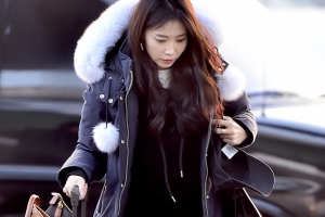 [포토] 오윤아, 트레이닝복+패딩만 걸쳐도 스타일리쉬한 공항 패션