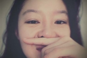 배우 공효진, 잡티 하나 없는 민낯 셀카...“오늘 하루 쉼”