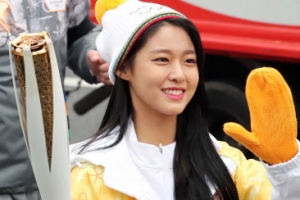 [포토] 설현, 상큼한 성황봉송