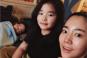 배우 이범수 아내 이윤진, 똑 닮은 소을, 다을이 근황 공개..“점점 닮아가는 듯”