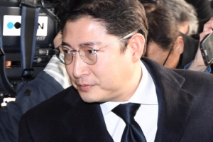 [서울포토] 조현준 효성 회장, 취재진 지나쳐 검찰청사로