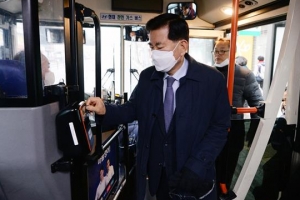 미세먼지에… 구청장도 버스로 출근