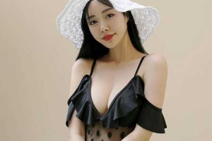 [포토] 대륙을 홀린 아찔한 볼륨감의 비키니 모델