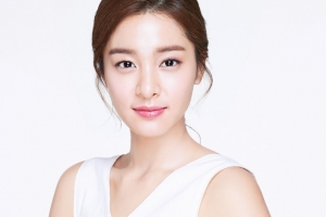 배우 설인아, 화장품 전속 모델 발탁+억대 계악까지...‘청초 매력 발산’