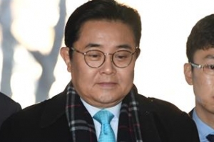 ‘뇌물혐의’ 전병헌·원유철 불구속 기소