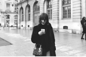 배우 송혜교, SNS에 공개한 프랑스 파리에서 찍은 사진...‘화보가 따로없네’