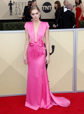 사마라 위빙이 21일(현지시간) 미국 캘리포니아주 로스앤젤레스에서 열린 ‘제24회  스크린 액터스 길드 시상식(the 24th annual Screen Actors Guild Awards ceremony)’에 참석해 포즈를 취하고 있다. EPA 연합뉴스