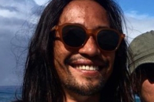 류승범, 덥수룩한 수염+장발 근황 공개 ‘스마일~’