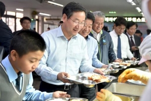 [자치단체장 25시] 국비 확보ㆍ렌트 차량 유치… 빚 3조 줄이고 ‘복지 인천’ 빛낸다