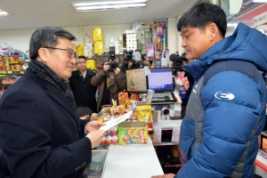 靑·정부 “일자리 안정자금 내년도 검토…신청하세요”