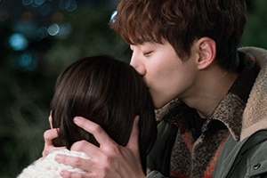 ‘그냥 사랑하는 사이’ 이준호♥원진아, 애틋 이마키스 포착