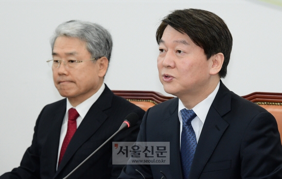 24일 국회에서 열린 국민의당 최고위원회의에서 안철수 대표가 모두발언을 하고 있다. 이종원 선임기자 jongwon@seoul.co.kr