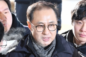 이상득 檢조사 앞두고 한 때 의식 잃어…MB 조카 “다스는 아버지 이상은 회사”