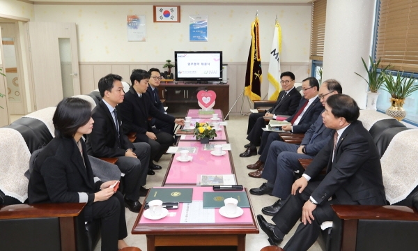 국제구호개발 NGO 굿네이버스가 지난 24일 한국건강관리협회와 국내 위기가정아동 및 개발도상국 보건의료사업을 위한 ‘희망나눔 파트너십’ 업무협약을 체결했다고 밝혔다.