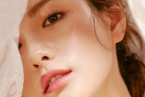 나나, ‘꿀피부’ 자랑한 뷰티 화보 공개