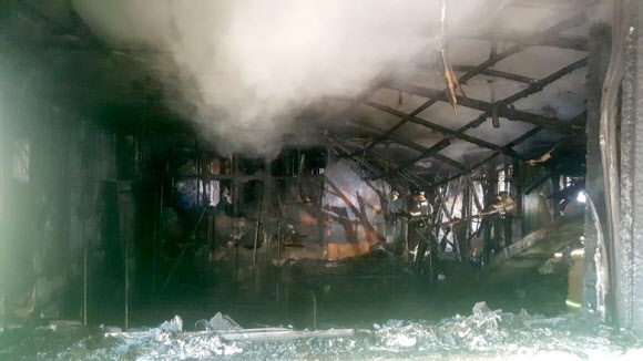 불에 탄 밀양 세종병원  26일 오전 7시 30분께 경남 밀양시 가곡동 세종병원에서 화재가 화재가 발생, 수십명이 사망한 것으로 알져졌다. 현재 인명피해와 화재원인을 조사하고 있다. 2018.1.26 [독자 제공=연합뉴스]