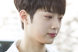 라이관린, 영하 날씨에 선보인 봄 패션 ‘만찢남 비주얼’