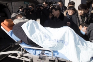 [포토] ‘지친 안색’ 이상득 전 의원, 이른 귀가