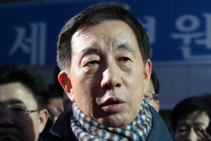 밀양 찾은 김성태 “청와대 총사퇴” vs 시민 “불난 집에 정치하러 왔나”