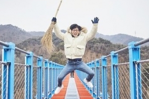 ‘무한도전’ 유재석, 출렁다리 위 분노의 메뚜기 점프 포착