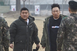 ‘무한도전’ 박명수 조세호, 입대 포착 ‘오만상 비주얼’