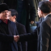 [서울포토] 北으로 출경하기 전 인사 나누는 윤용복 단장