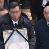 밀양 참사 희생자 첫 발인... 유족들 통곡속에