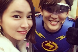 이민정, 아들과 ‘번개맨’ 관람 인증샷 “아이들의 영웅”