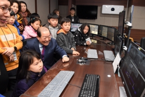 [현장 행정] 아빠엄마 불법 주ㆍ정차  ‘못 말려’…마포구 어린이 단속반  ‘못 속여’