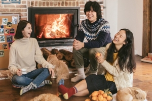 ‘효리네민박2’ 비하인드 컷 방출...이효리-이상순-윤아 ‘가족같은 분위기’