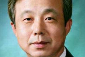 ‘대북 공작금 유용’ 이현동 前 국세청장 자택 압수수색