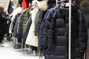 롱 패딩 열풍에 “옷 훔치자”…꼬리 밟힌 아줌마 절도단