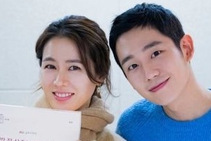 손예진♥정해인 ‘밥 잘 사주는 예쁜 누나’ 첫 대본리딩 ‘착한 케미’