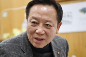 [자치단체장 25시] “정부 의존  ‘천수답 지방자치 ’ 벗어나 주민자치 씨앗 뿌려 보람”