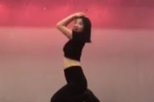 설리, S라인 강조하는 섹시 안무 영상 공개 ‘여유로운 표정’