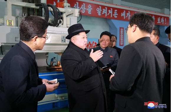 북한 김정은, 평양무궤도전차공장 방문