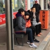 “버스 승강장 뜨끈뜨끈… 안방 같아유”