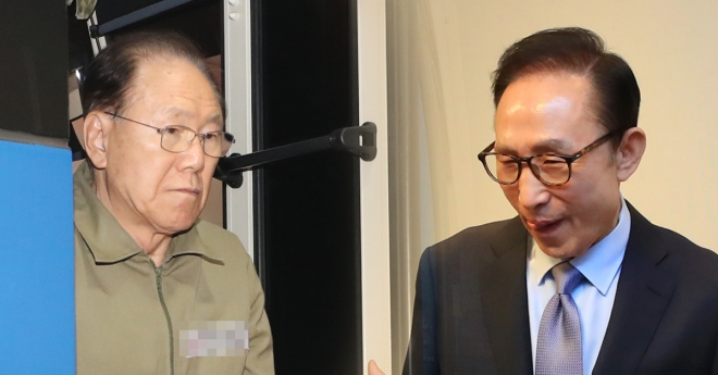 김백준(왼쪽) 전 청와대 총무기획관과 이명박 전 대통령