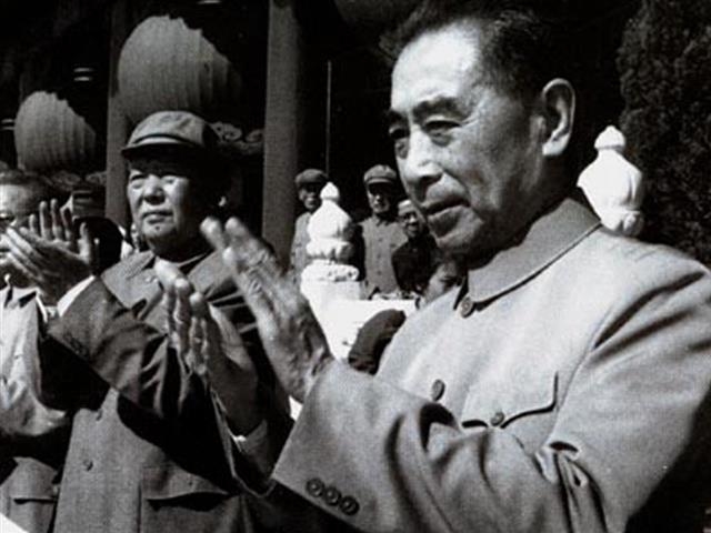 저우언라이(오른쪽)와 마오쩌둥 두 사람은 모두 고대 요동은 우리 민족의 역사강역이었다고 인정했다.