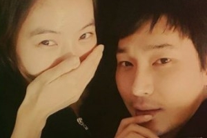 윤소이♥조성윤, 달달한 신혼 일상 ‘입가에 번지는 미소’