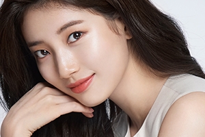 수지, 감탄 자아내는 청순 미모 공개 ‘피부에서 빛이 나’