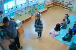 6살 아이에 주먹질한 보육교사… 친구들은  ‘얼음’