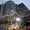잠깨운 강진… 12층 빌딩에 50명 갇혀