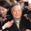 [서울포토] ‘MB정부 靑 특활비 상납’ 김성호 前국정원장, 검찰 출석
