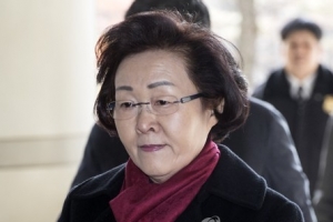 경찰 ‘횡령·취업청탁‘ 신연희 강남구청장 구속영장 신청