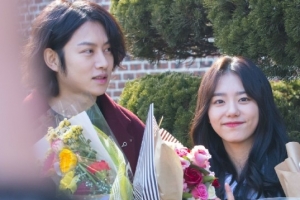 슈주 김희철, I.O.I 김소혜 졸업식 깜짝 등장 ‘오빠가 거기서 왜 나와?’