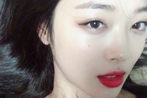 “흑발이 진리” 설리, 추위 녹이는 미모